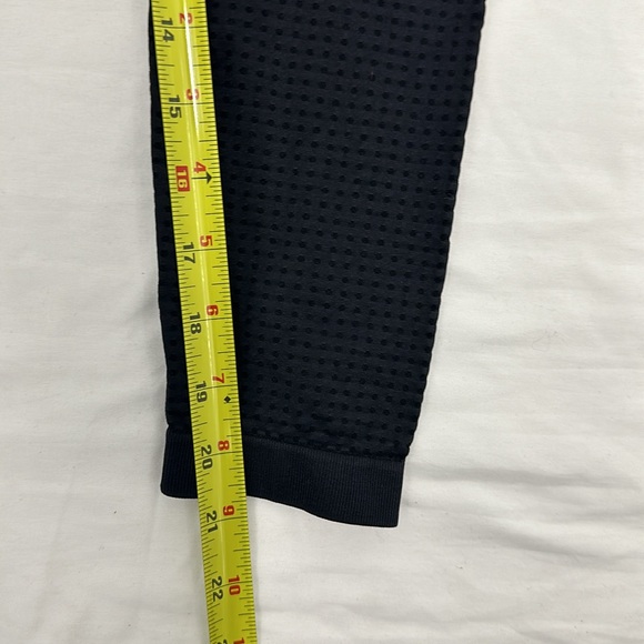 Gymshark Vital Seamless Legging in Black - Picture 3 of 8